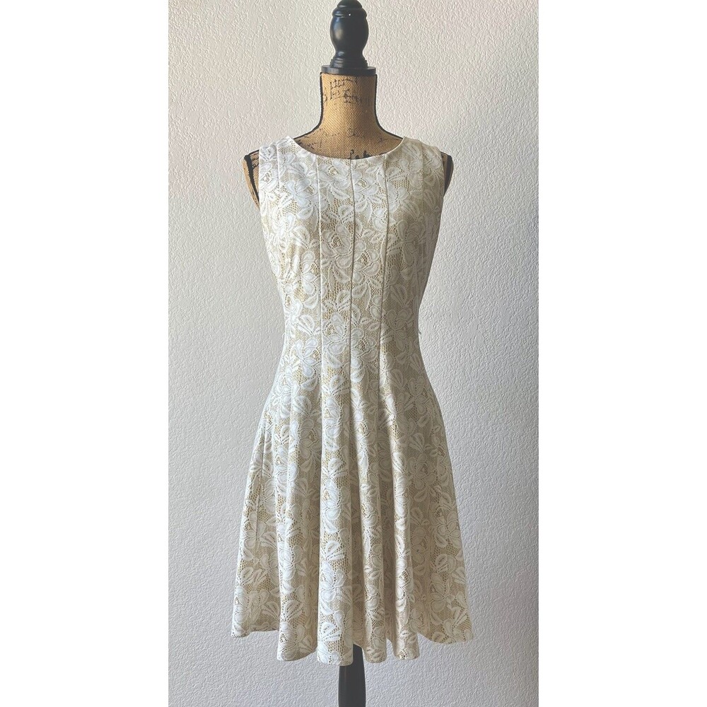 Chetta B Cocktail Dress| Sleeveless floral lace fit-and-flare dress. Size 12